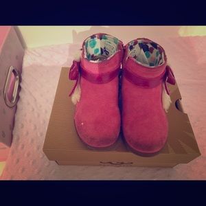 Ugg toddler boots in size 6